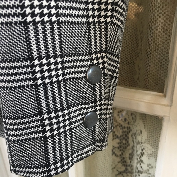 Host Pick: PAIGE "Karissa" Houndstooth Blazer - S - Picture 2 of 8